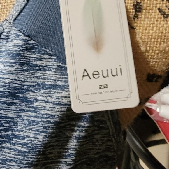 Aeuui Blue Workout Performance Tank Top. NWT. Size L. - Picture 6 of 7